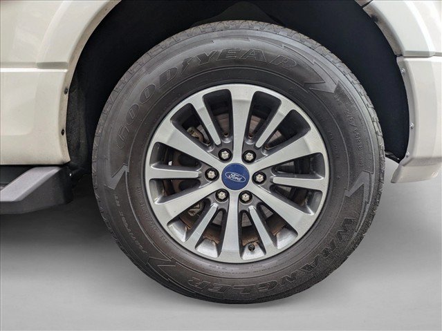 Used 2017 Ford Expedition EL XLT w/ Equipment Group 202A RWD image 23