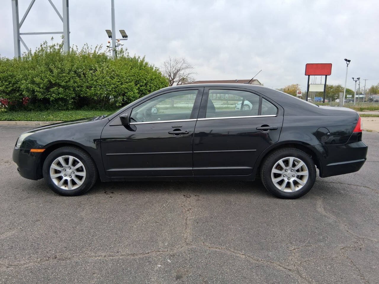 Used 2009 Mercury Milan FWD image 4