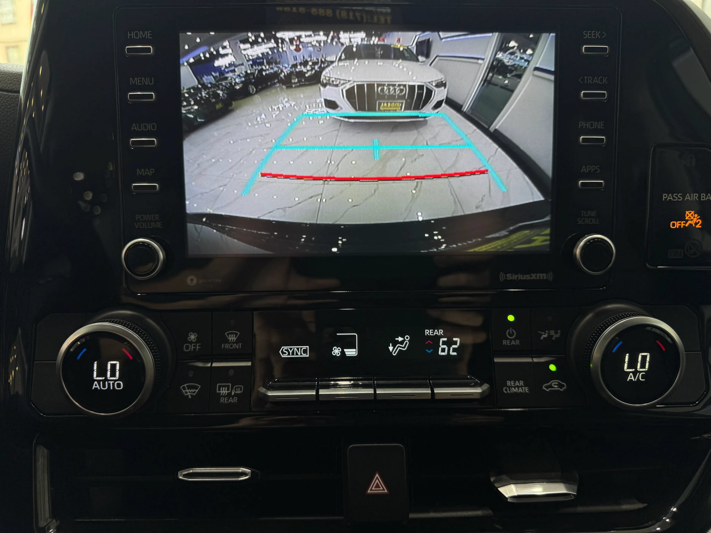 Used 2022 Toyota Highlander L AWD/4WD image 19
