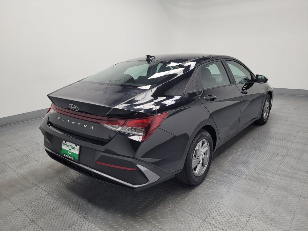 Used 2024 Hyundai Elantra SE FWD image 9
