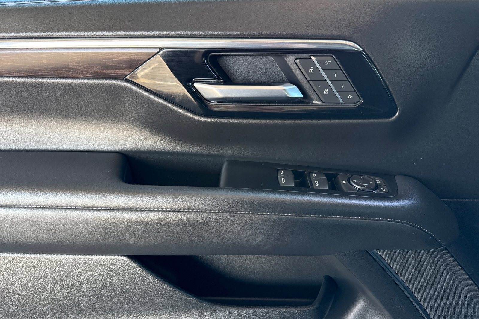 Used 2025 Chevrolet Tahoe Z71 image 12