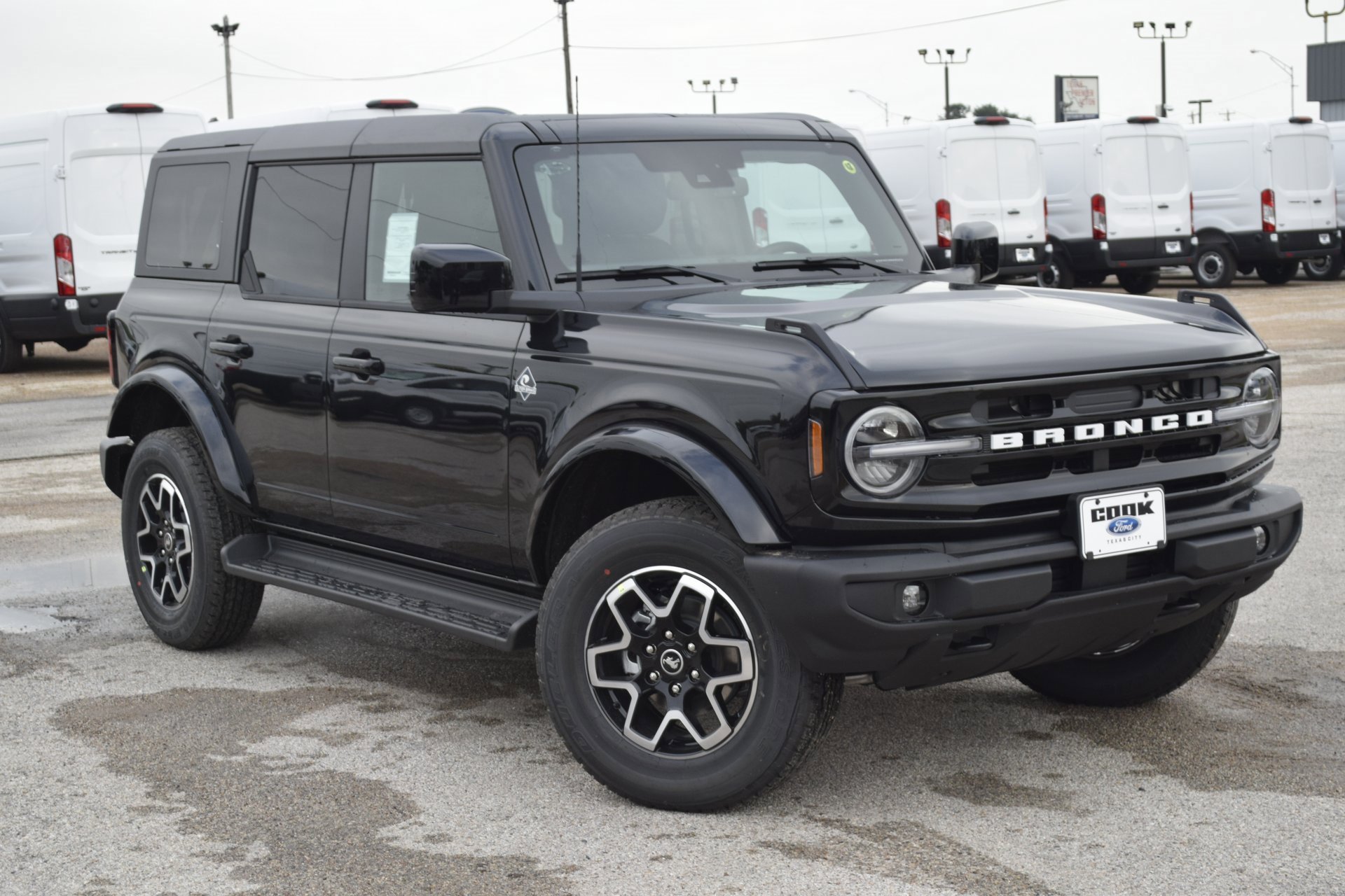 New 2025 Ford Bronco Outer Banks image 3