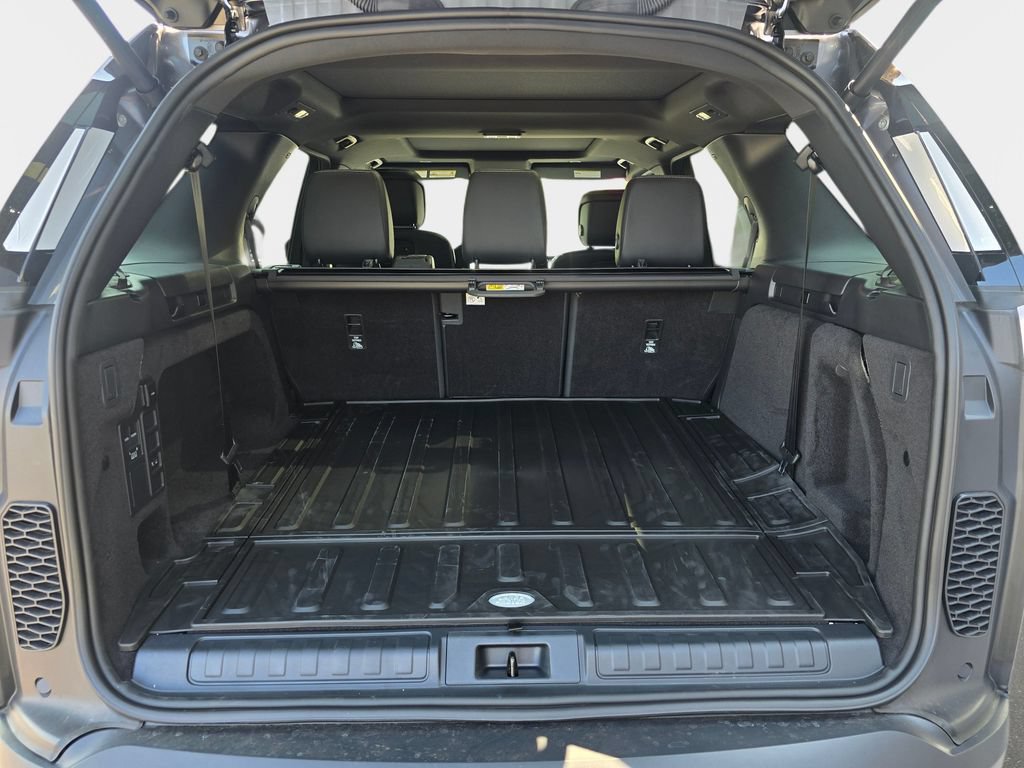 New 2026 Land Rover Discovery S AWD/4WD image 12