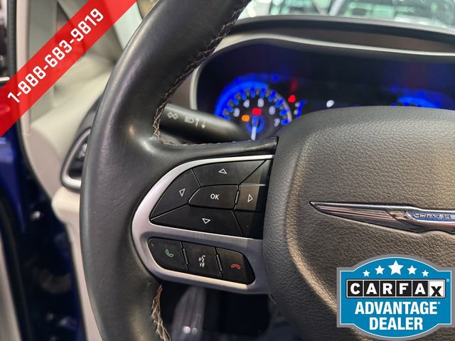 Used 2018 Chrysler Pacifica Touring-L w/ Tire & Wheel Group FWD image 19