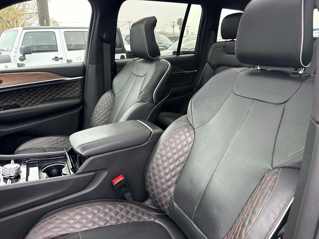 Used 2023 Jeep Grand Cherokee Summit AWD/4WD image 26