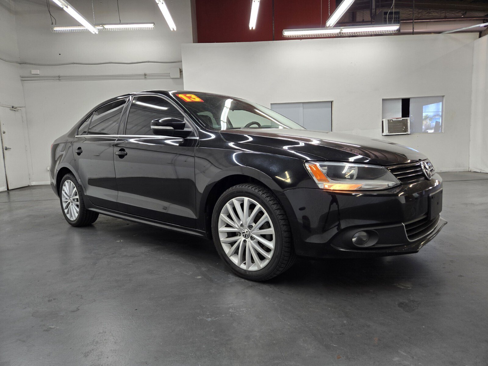 Used 2013 Volkswagen Jetta SEL FWD image 4
