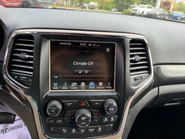 Used 2017 Jeep Grand Cherokee Laredo AWD/4WD image 25