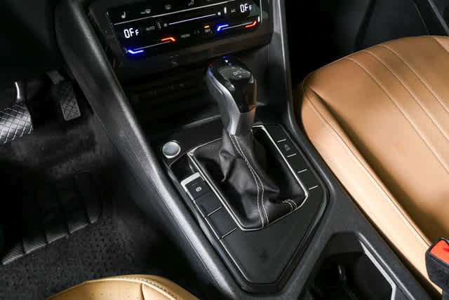 Certified 2024 Volkswagen Tiguan SE FWD image 18