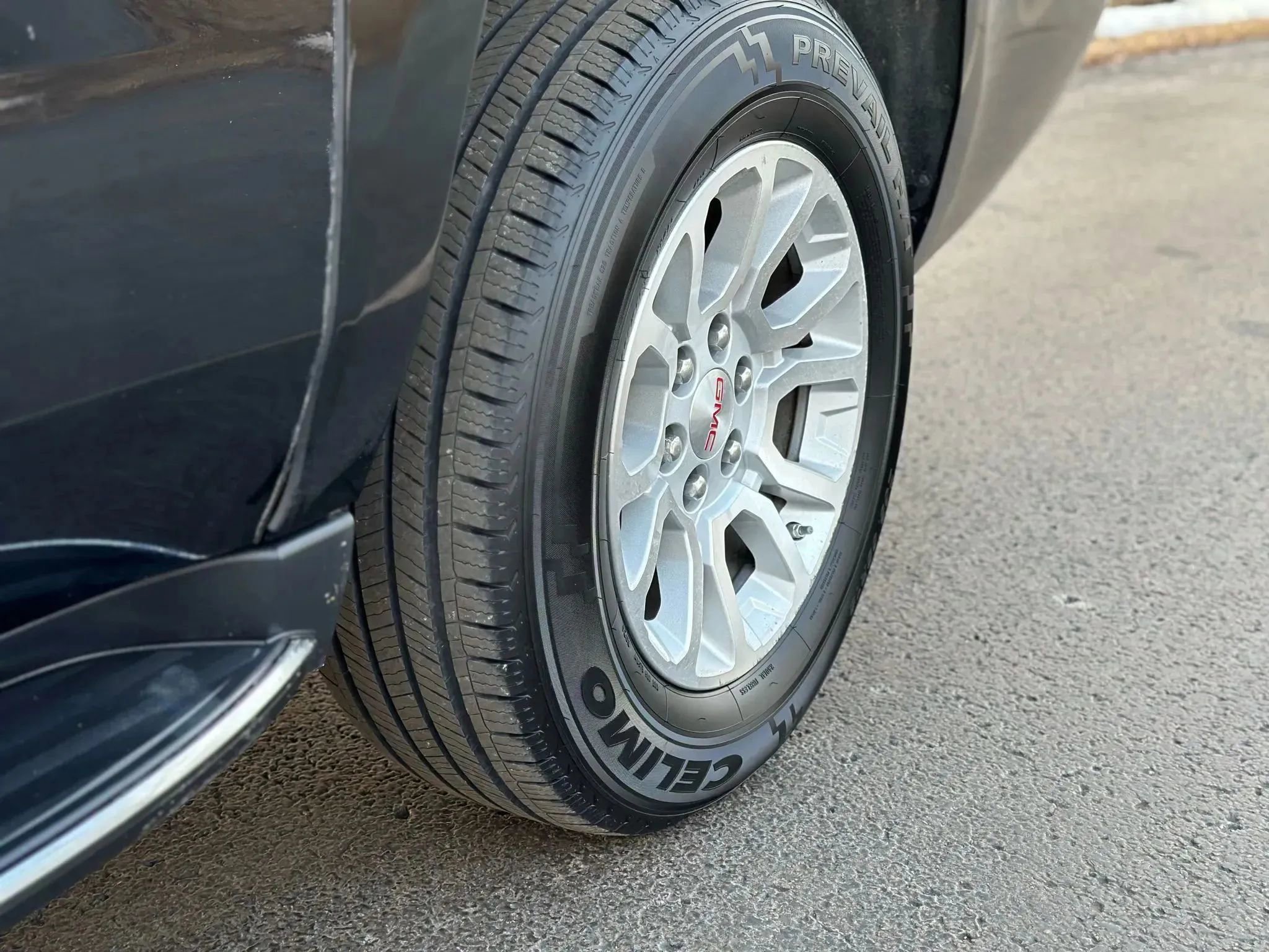 Used 2019 GMC Yukon XL SLE image 10