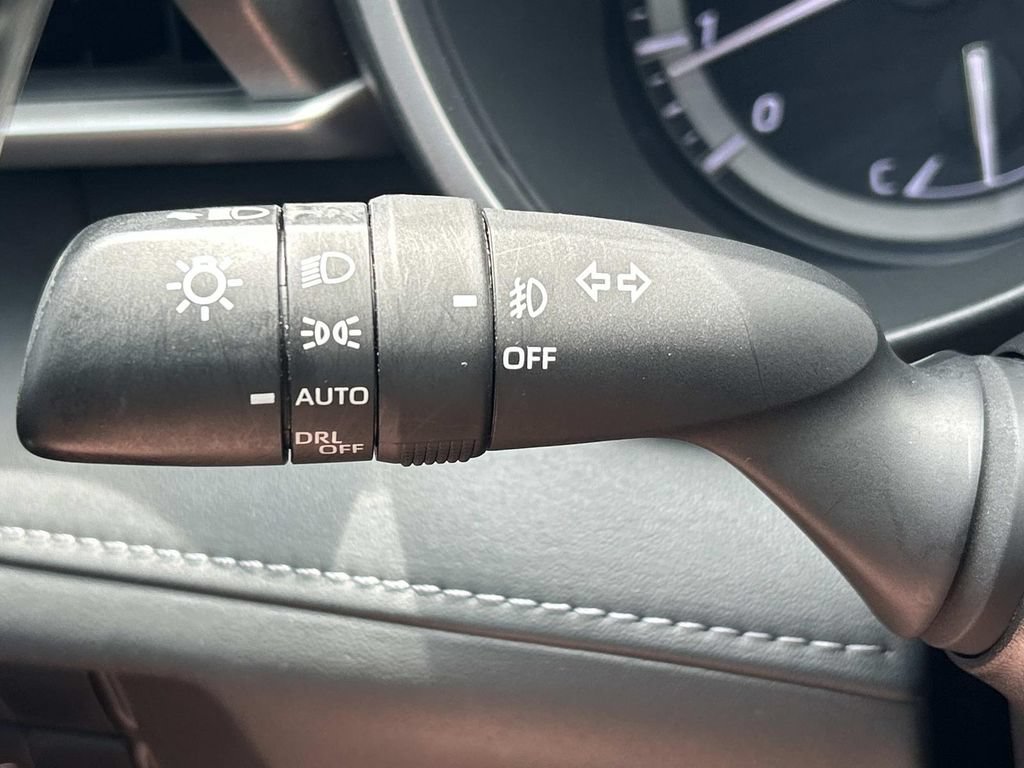 Used 2021 Toyota Highlander XLE FWD image 35