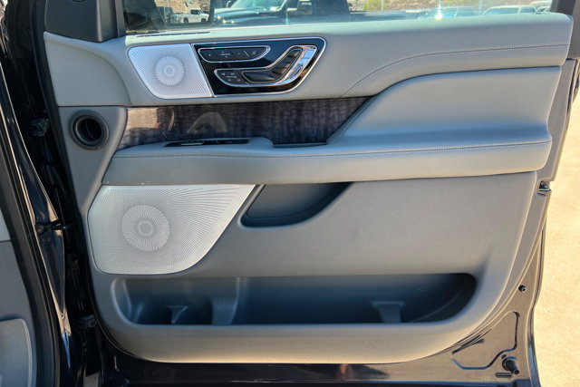 Used 2021 Lincoln Navigator Reserve w/ Luxury Package AWD/4WD image 24