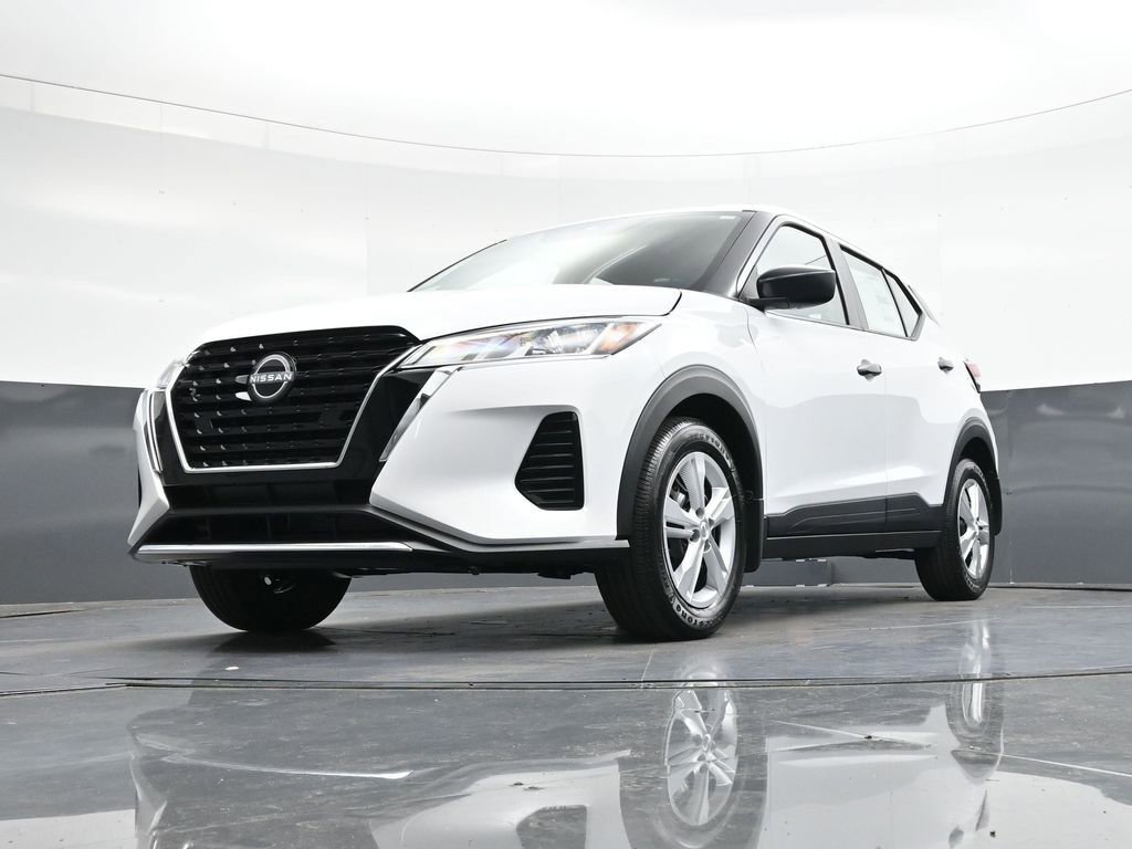 Certified 2025 Nissan Kicks Play S FWD image 37