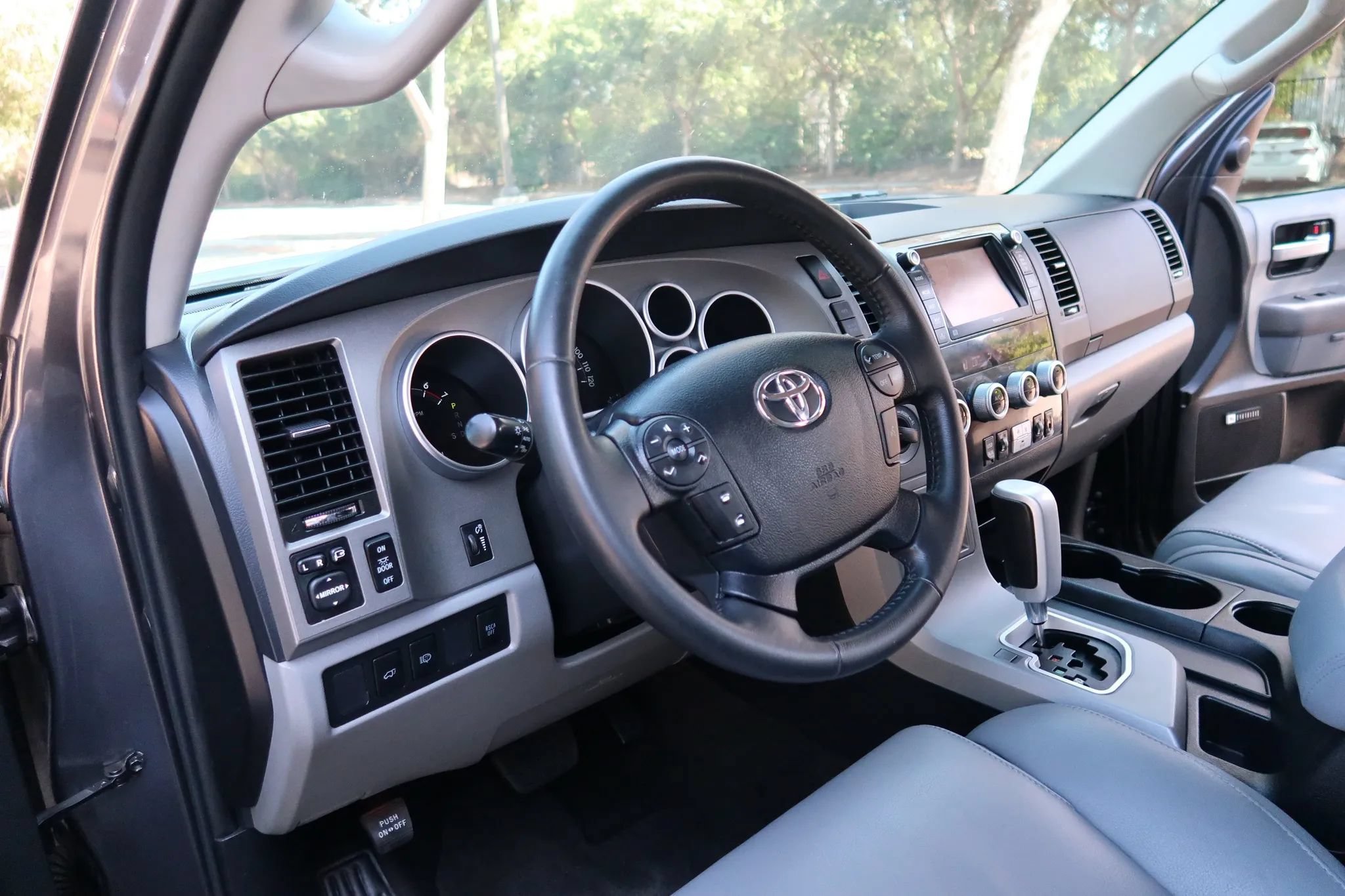 Used 2013 Toyota Sequoia Limited AWD/4WD image 13