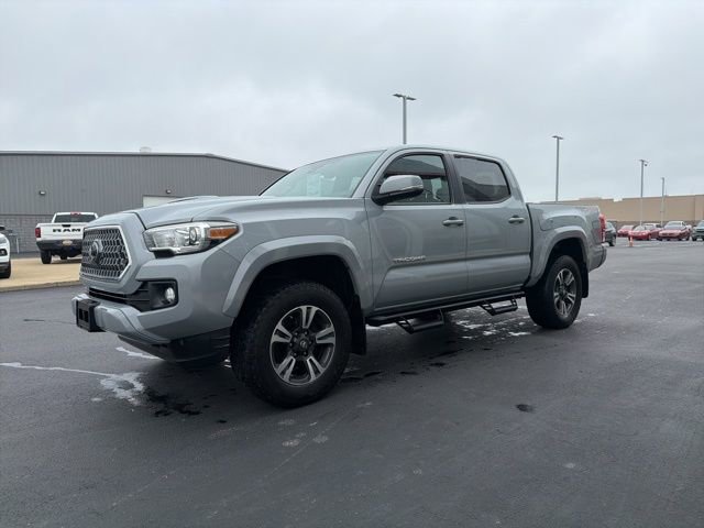 Used 2018 Toyota Tacoma TRD Sport AWD/4WD image 3