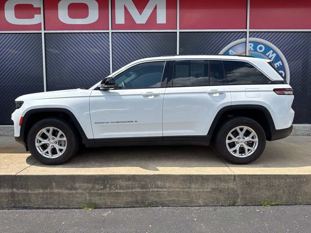 Used 2023 Jeep Grand Cherokee Limited image 11