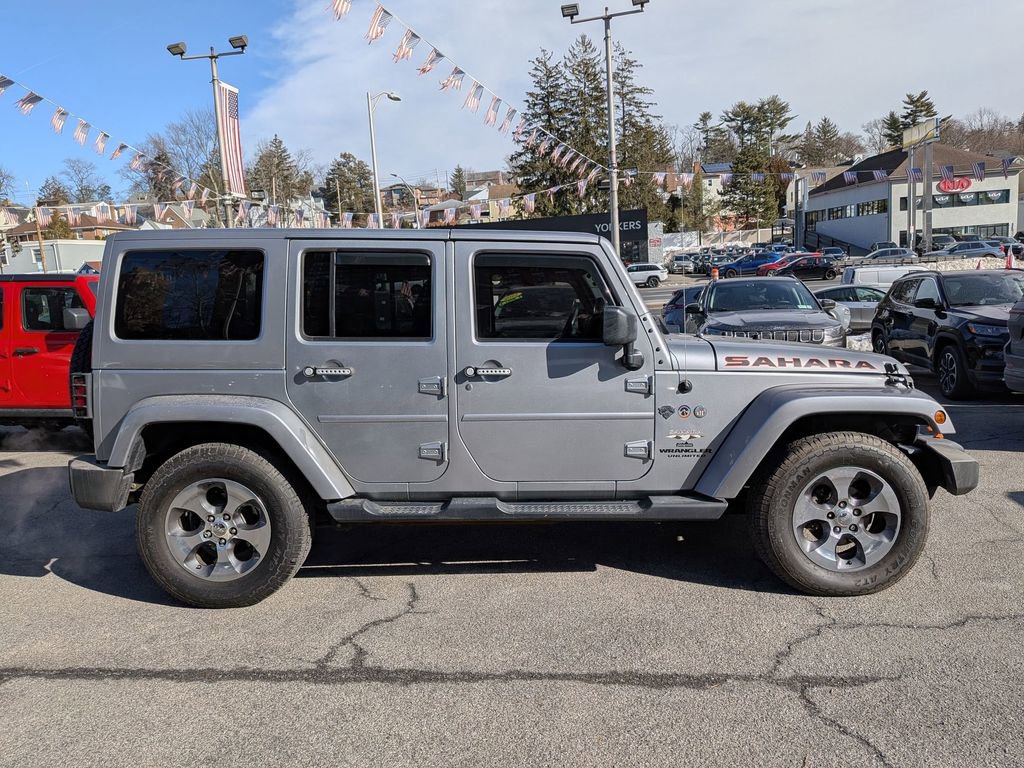 Used 2017 Jeep Wrangler Unlimited Sahara w/ Dual Top Group AWD/4WD image 5