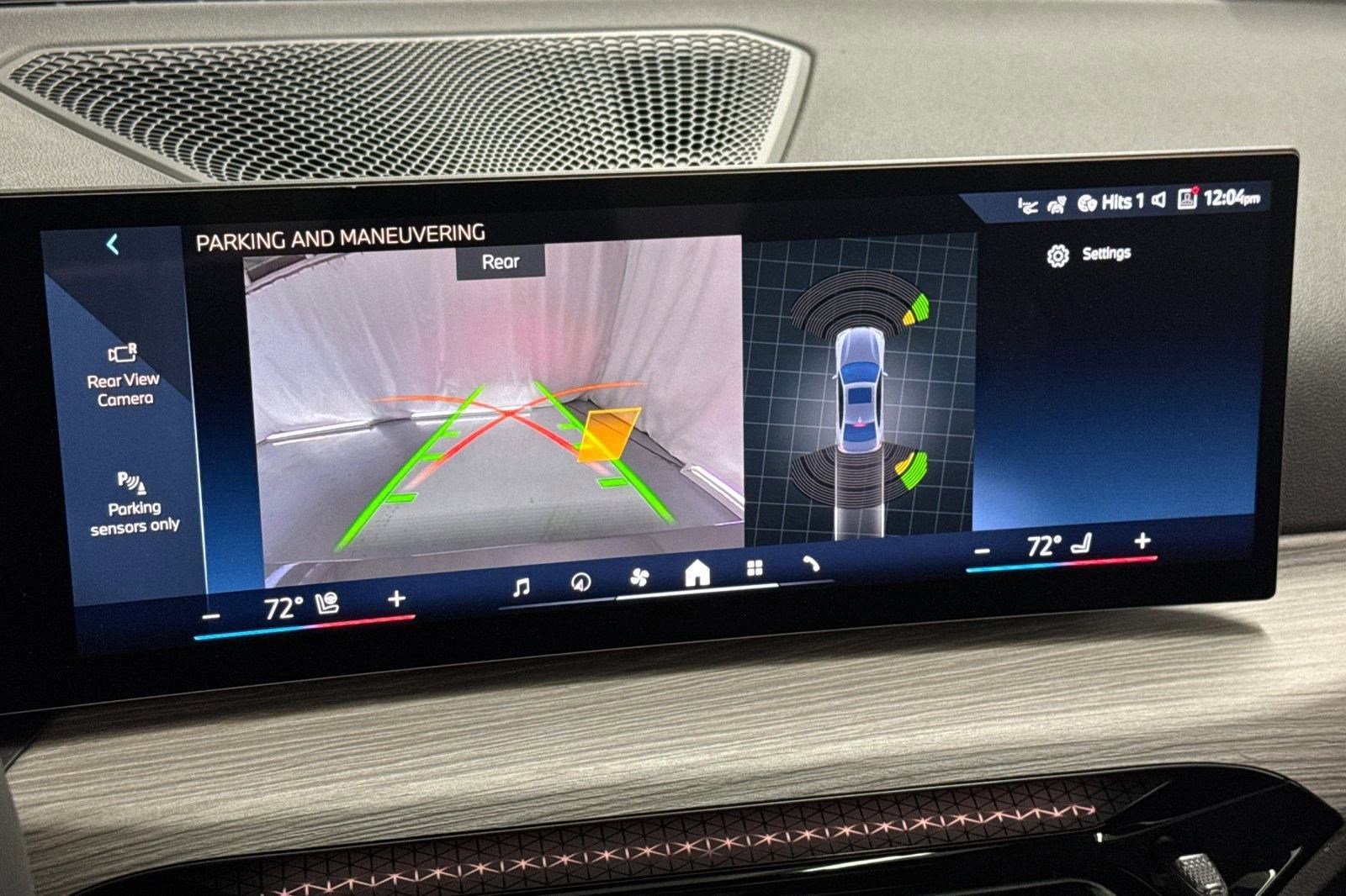 New 2026 BMW 330i Sedan w/ Premium Package image 24