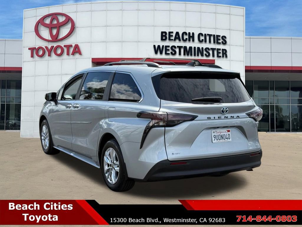 Used 2025 Toyota Sienna XLE w/ XLE Plus Package FWD image 8