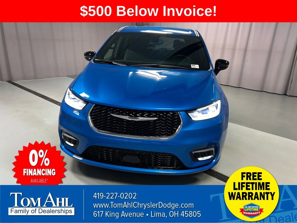 New 2026 Chrysler Pacifica Select image 2