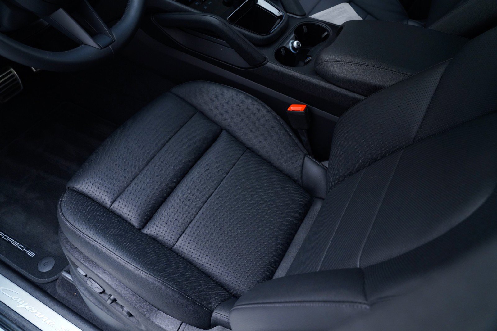 Used 2025 Porsche Cayenne S image 16