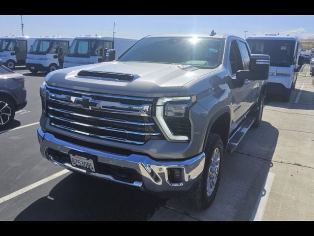Used 2025 Chevrolet Silverado 3500 LTZ w/ LTZ Plus Package AWD/4WD image 3