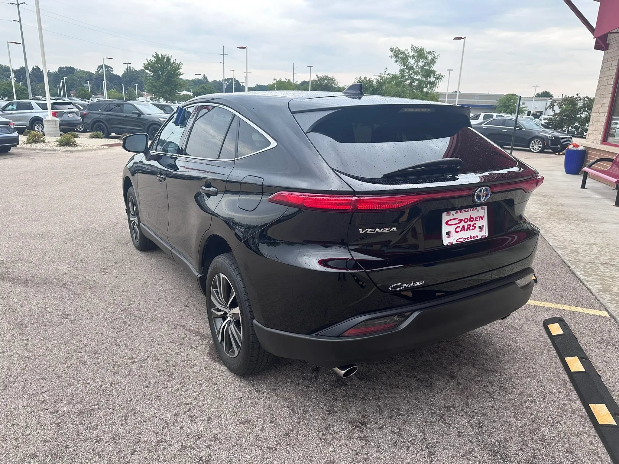 Used 2024 Toyota Venza LE AWD/4WD image 8