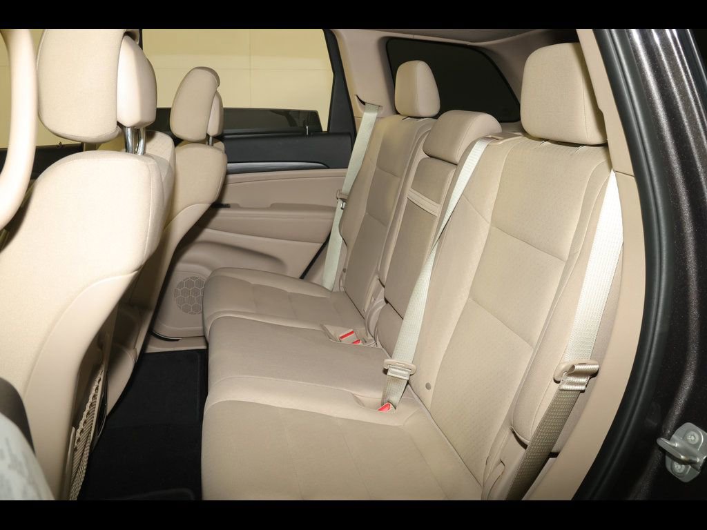 Used 2021 Jeep Grand Cherokee Laredo image 25