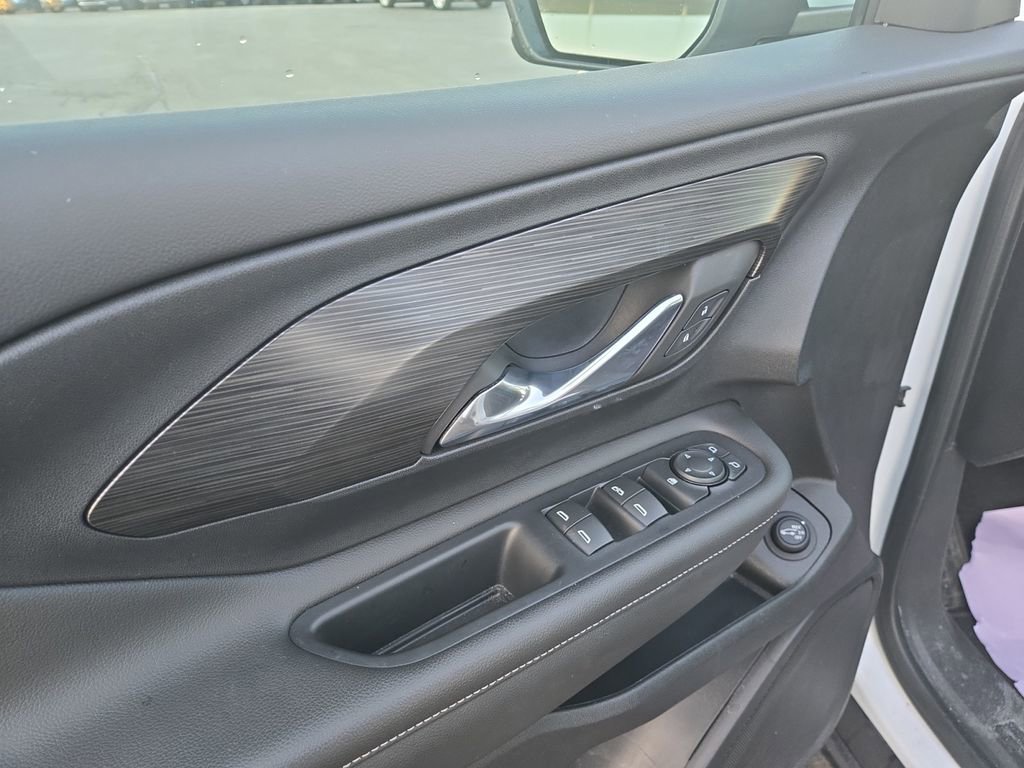 Used 2023 GMC Terrain SLE w/ Driver Convenience Package image 16