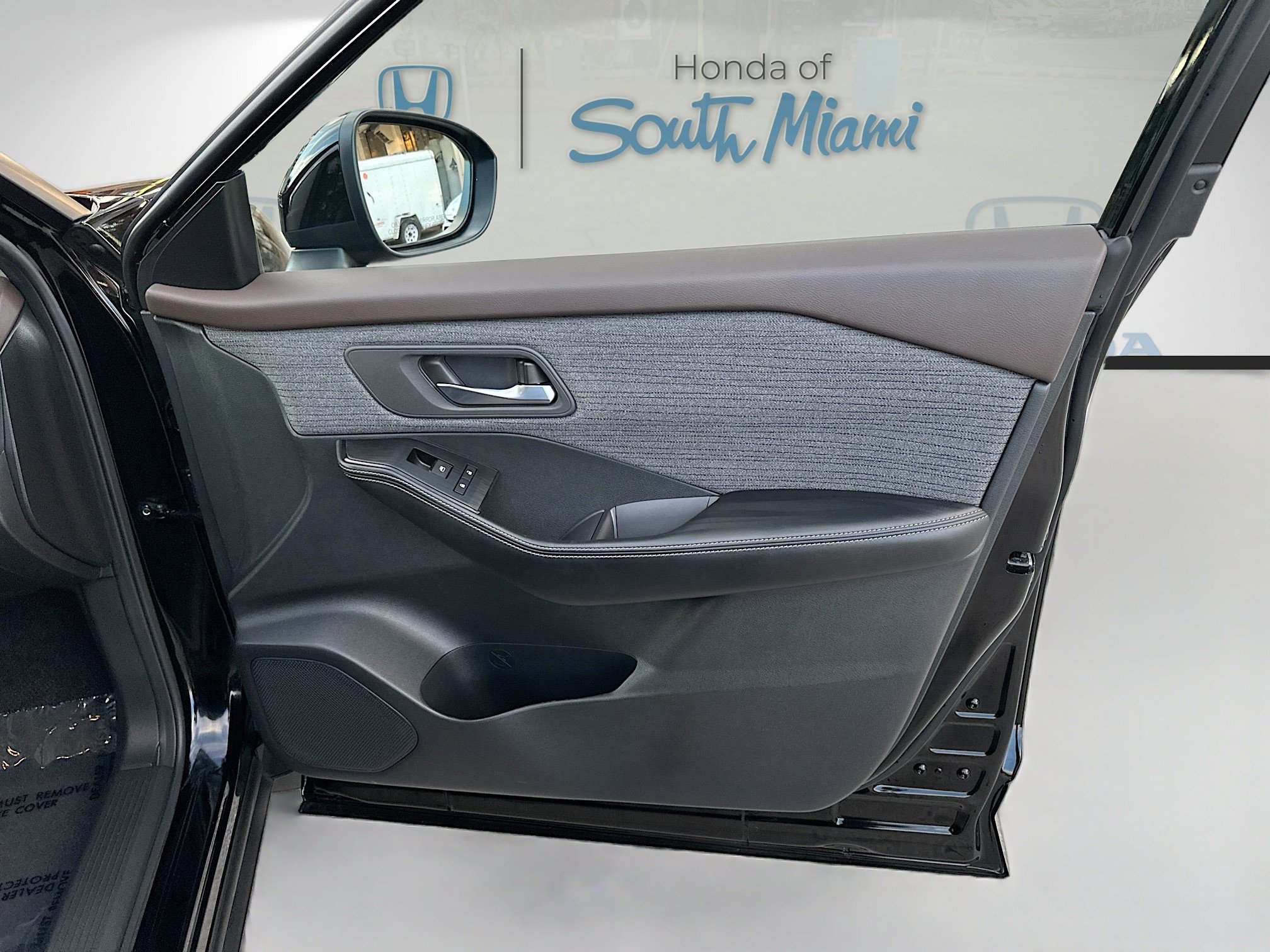 Used 2023 Nissan Rogue SV image 33