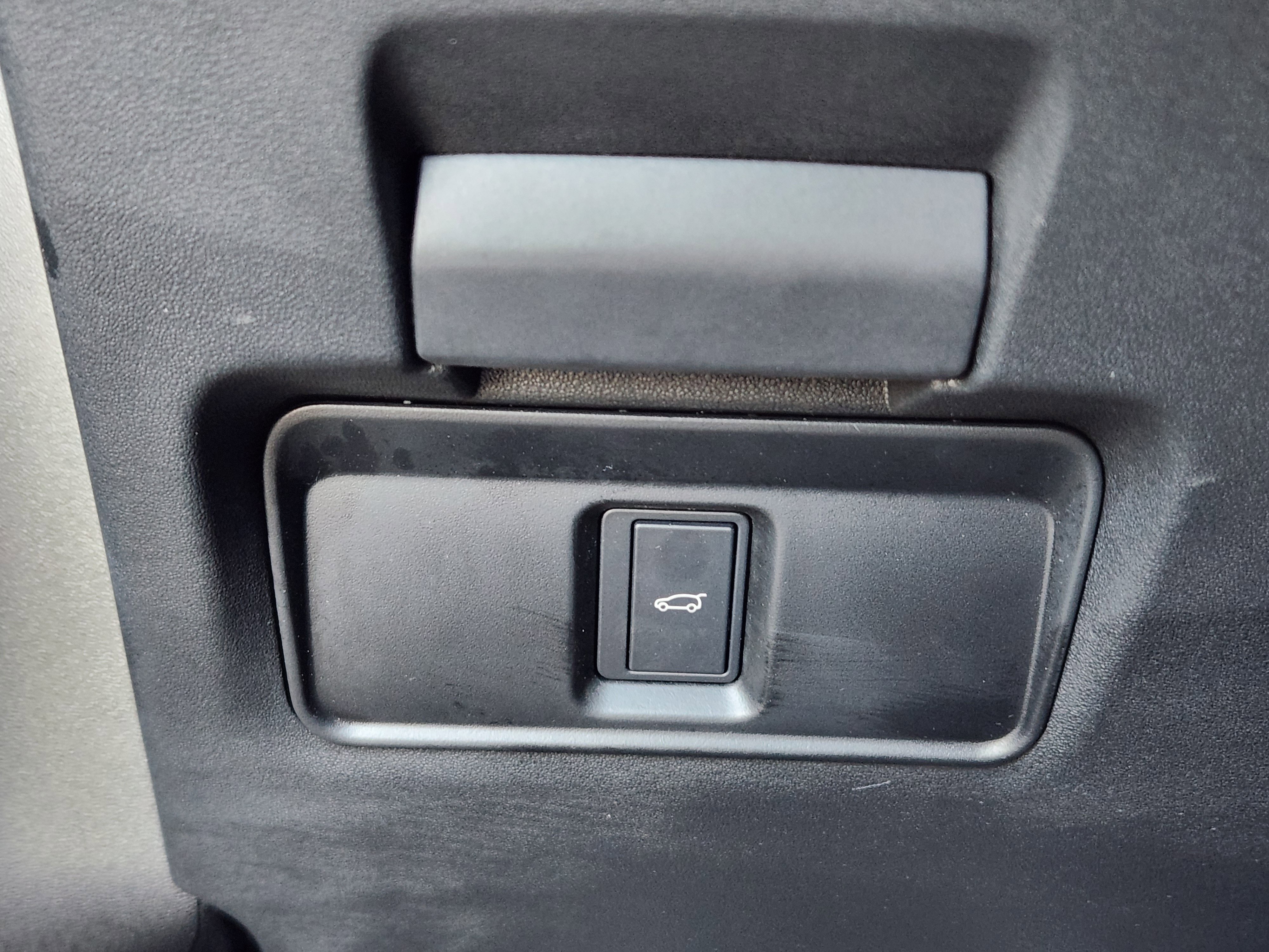 Used 2025 Land Rover Discovery Sport Dynamic SE image 23