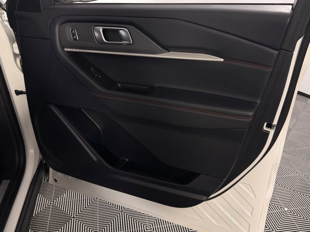 Used 2025 Ford Explorer ST-Line w/ ST-Line Street Pack image 33