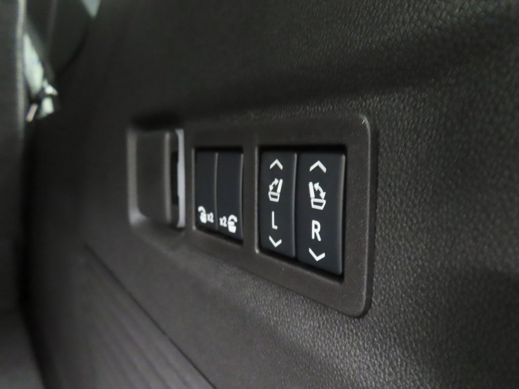 Used 2025 Chevrolet Suburban Premier image 41