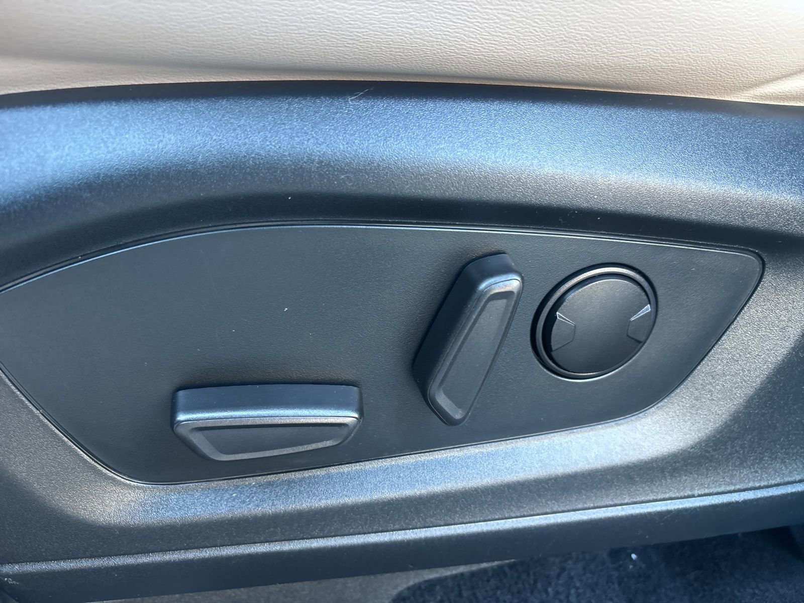 Certified 2023 Ford Explorer XLT w/ Equipment Group 202A AWD/4WD image 17