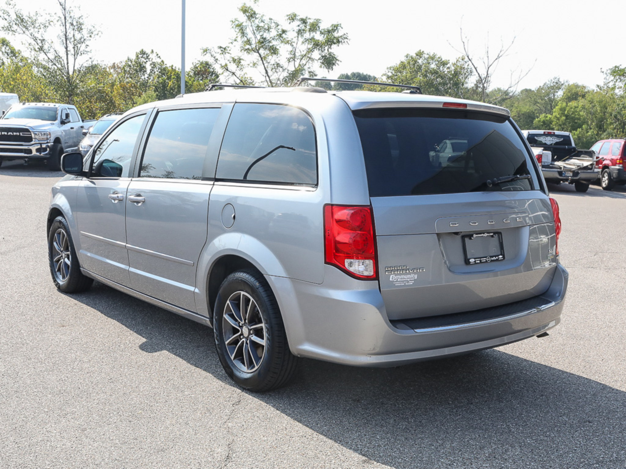 Used 2017 Dodge Grand Caravan SXT FWD image 4