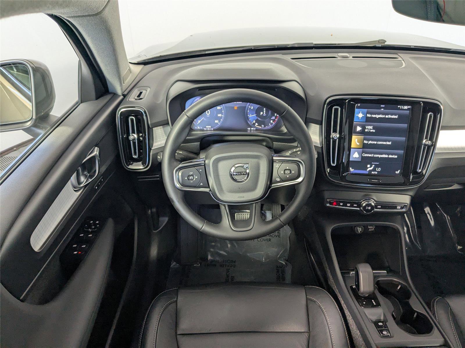 Used 2022 Volvo XC40 T5 Momentum image 34