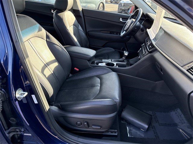 Used 2017 Kia Optima EX w/ Premium Package image 6