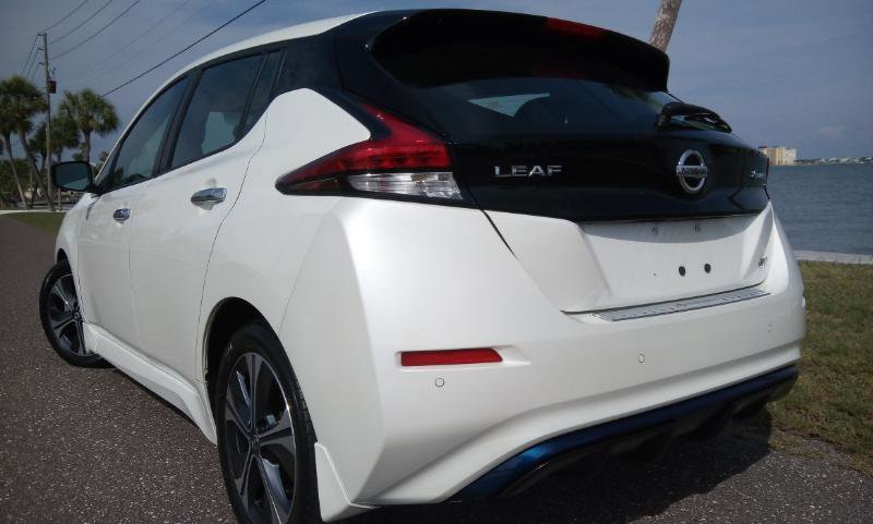 Used 2020 Nissan Leaf SV w/ SV Technology Package FWD image 18