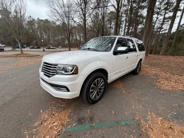 Used 2015 Lincoln Navigator L 4WD image 2