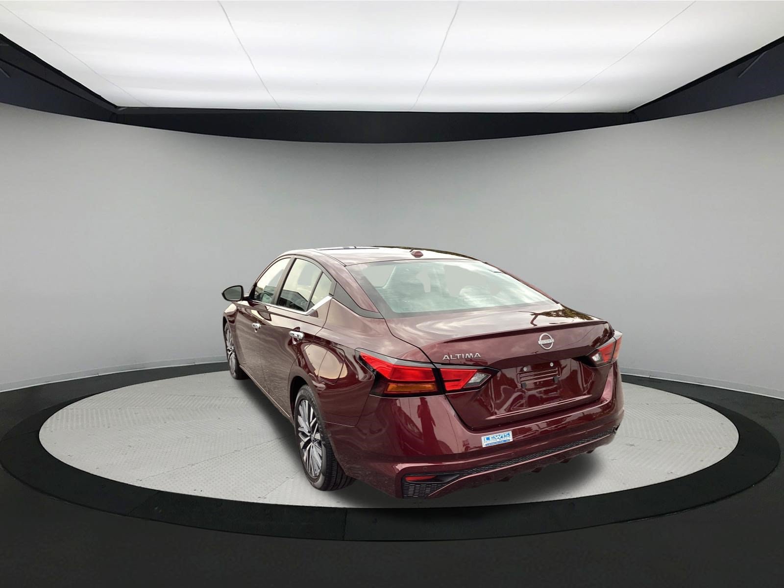 Used 2025 Nissan Altima 2.5 SV FWD image 6