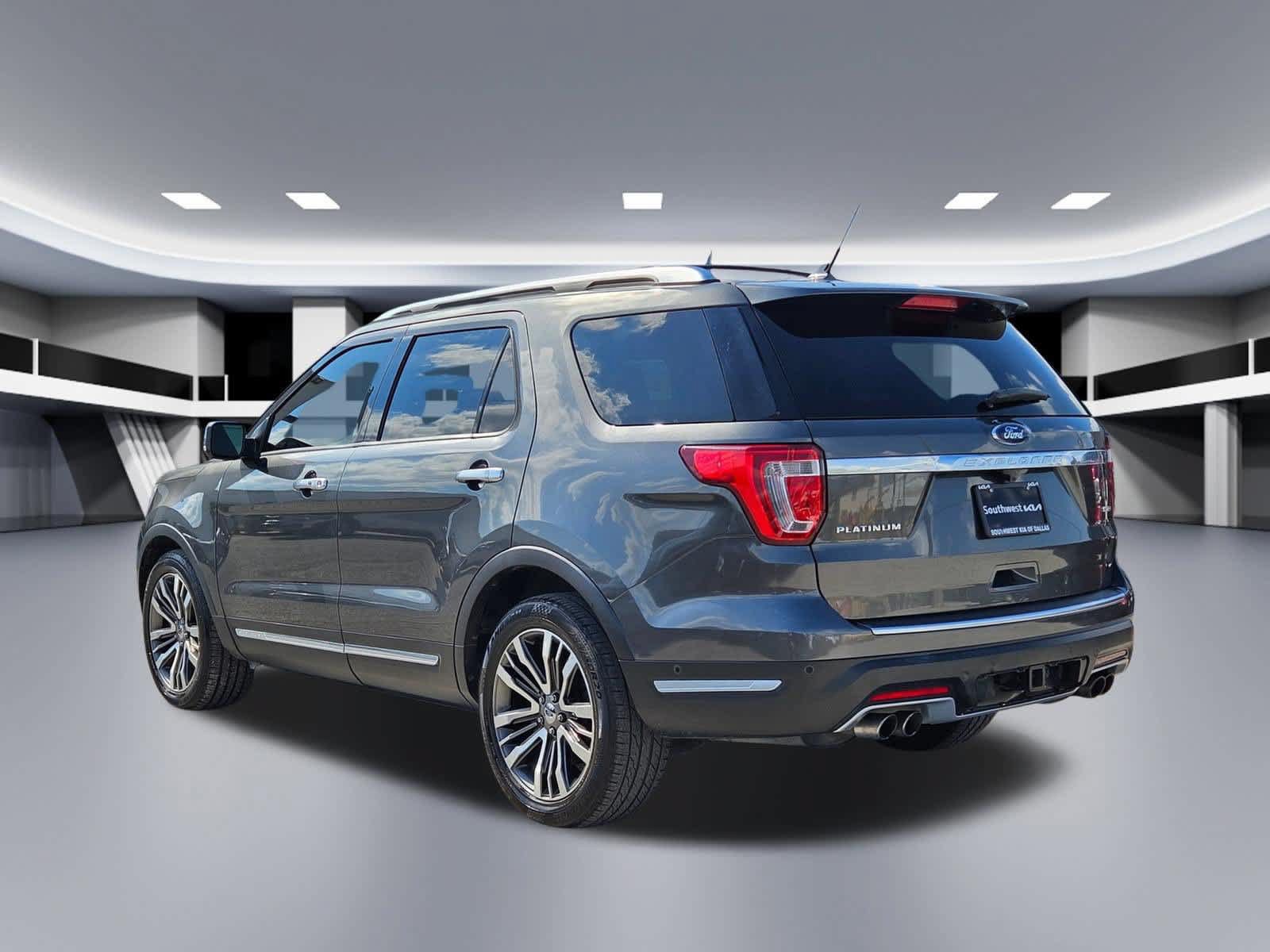 Used 2018 Ford Explorer Platinum AWD/4WD image 3