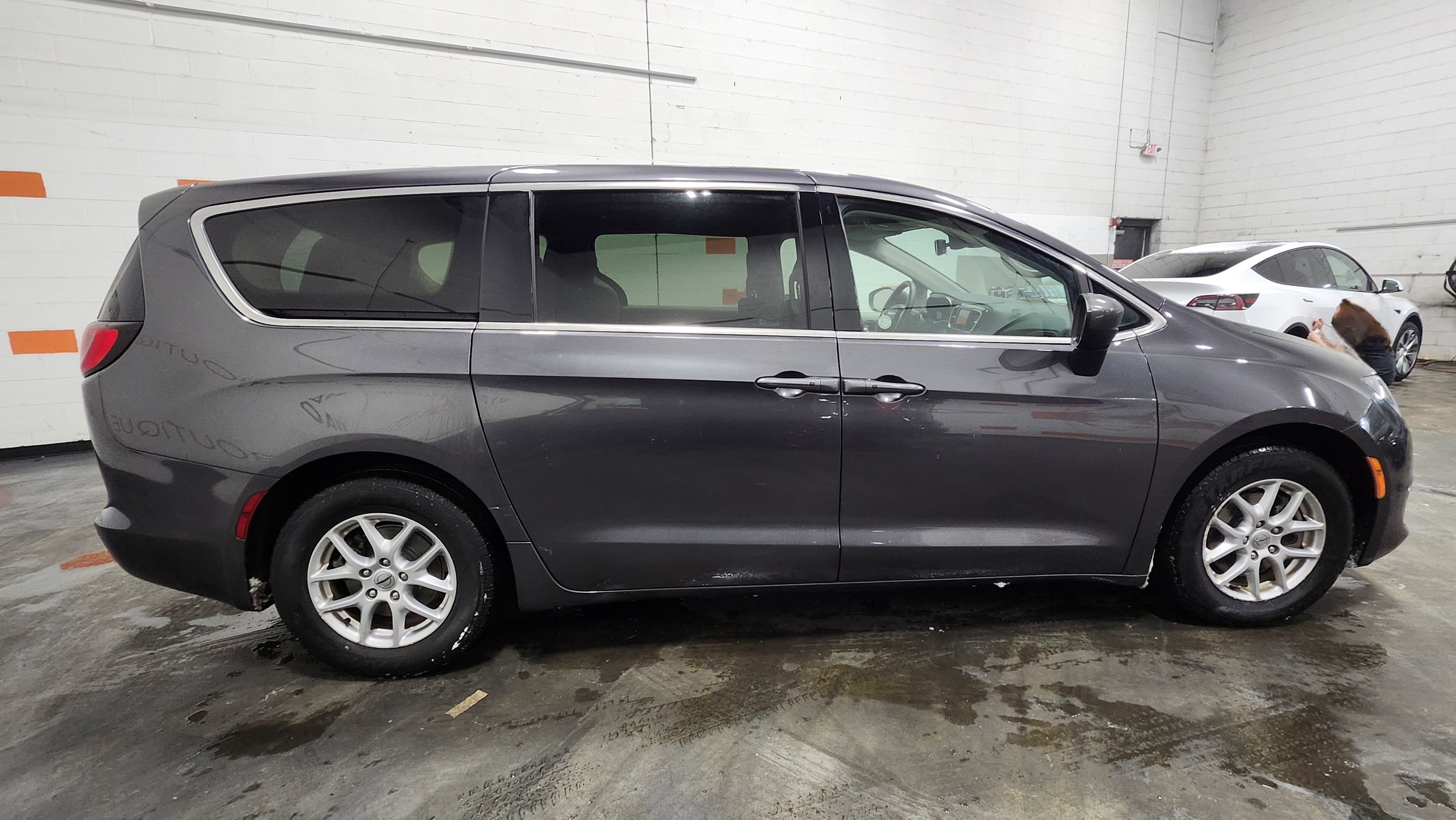 Used 2023 Chrysler Voyager LX image 17