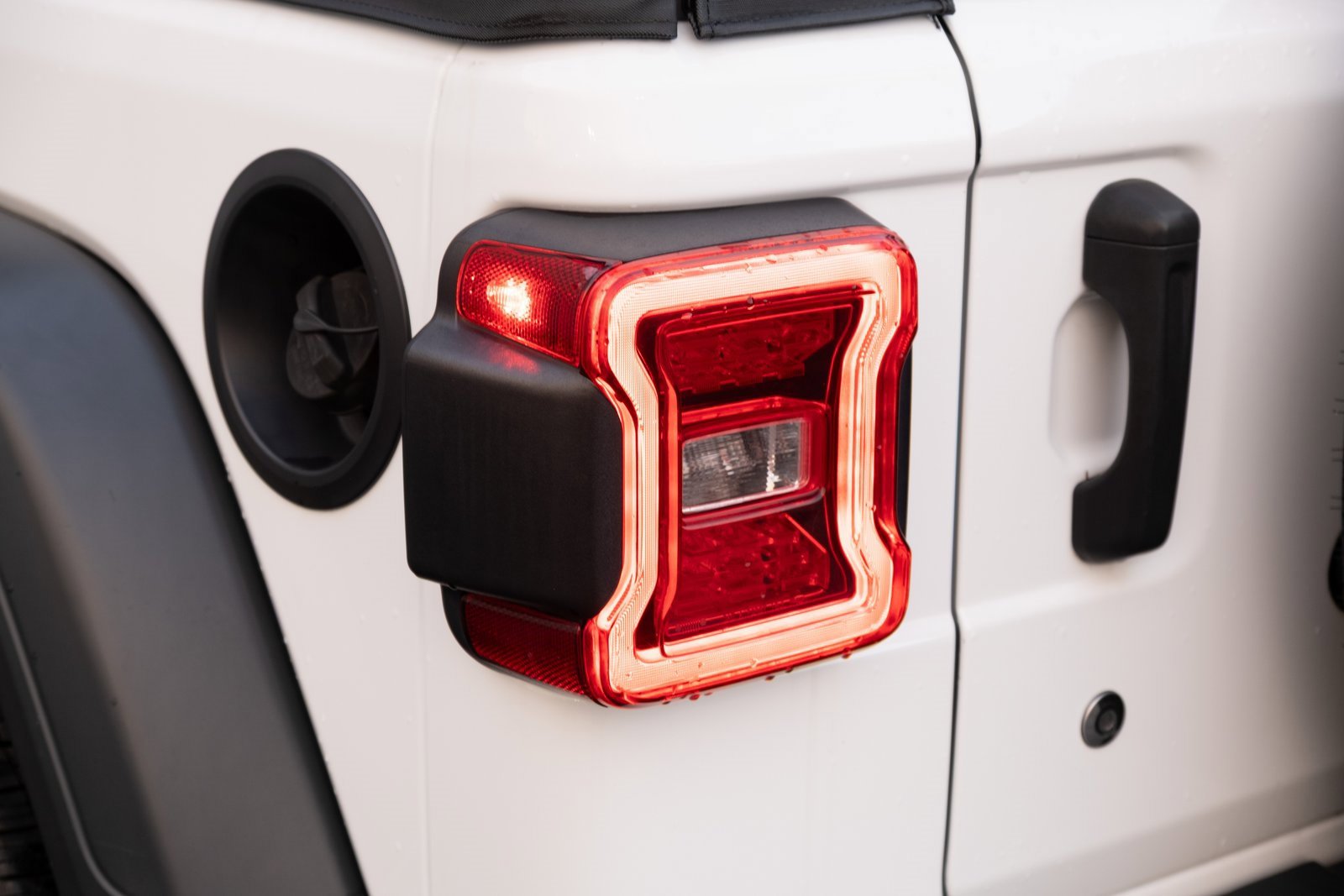 Used 2018 Jeep Wrangler Sport image 20