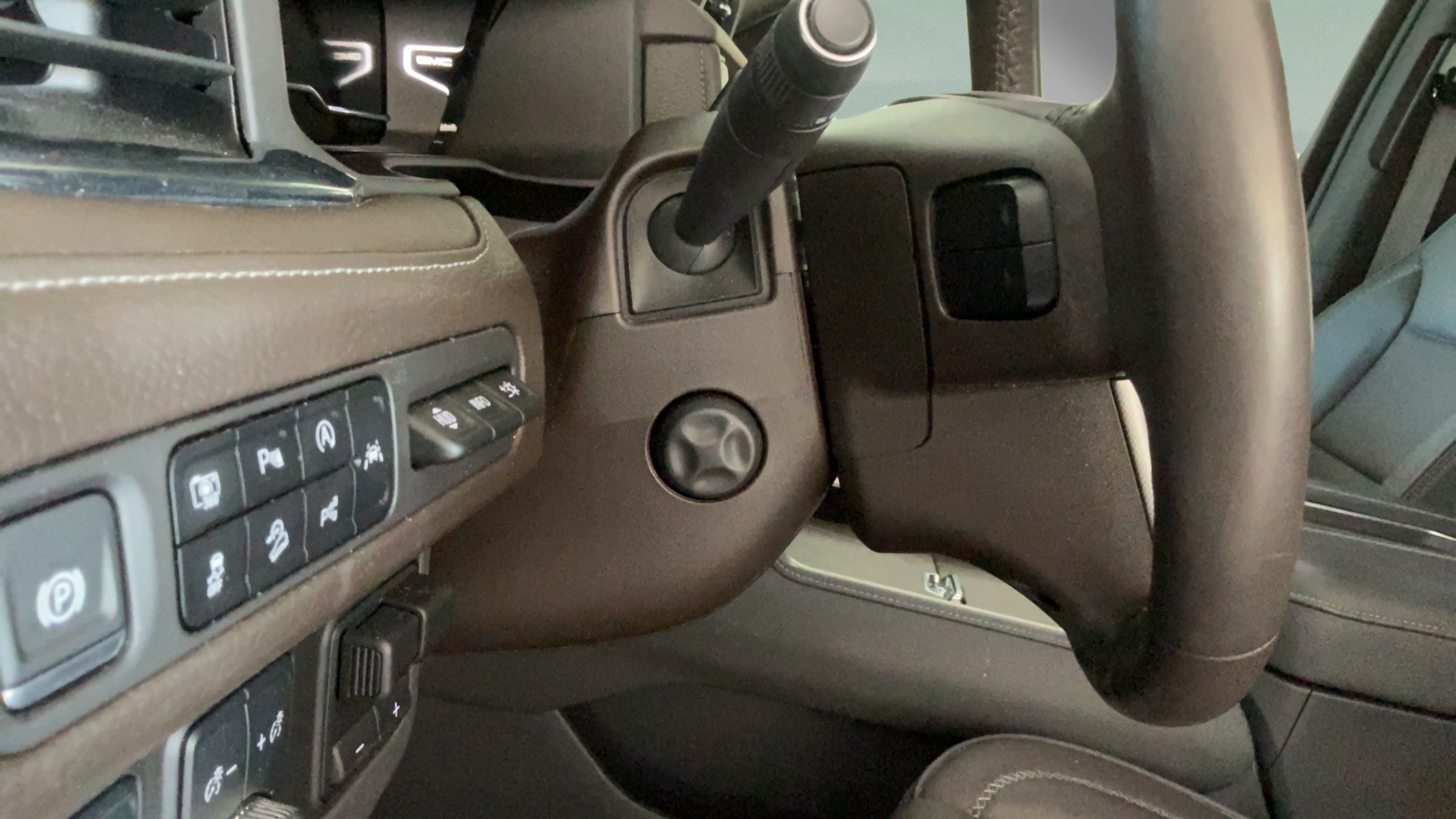 Used 2024 GMC Yukon Denali w/ Advanced Technology Package AWD/4WD image 20
