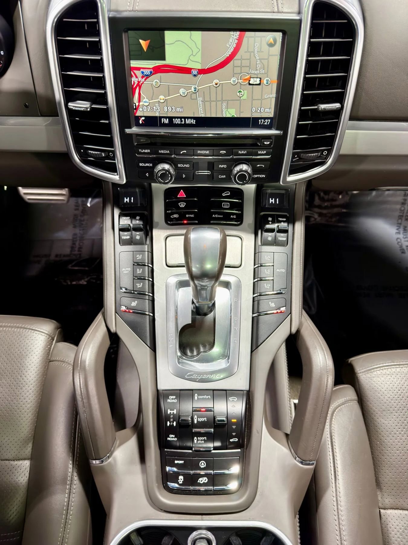 Used 2016 Porsche Cayenne GTS image 3