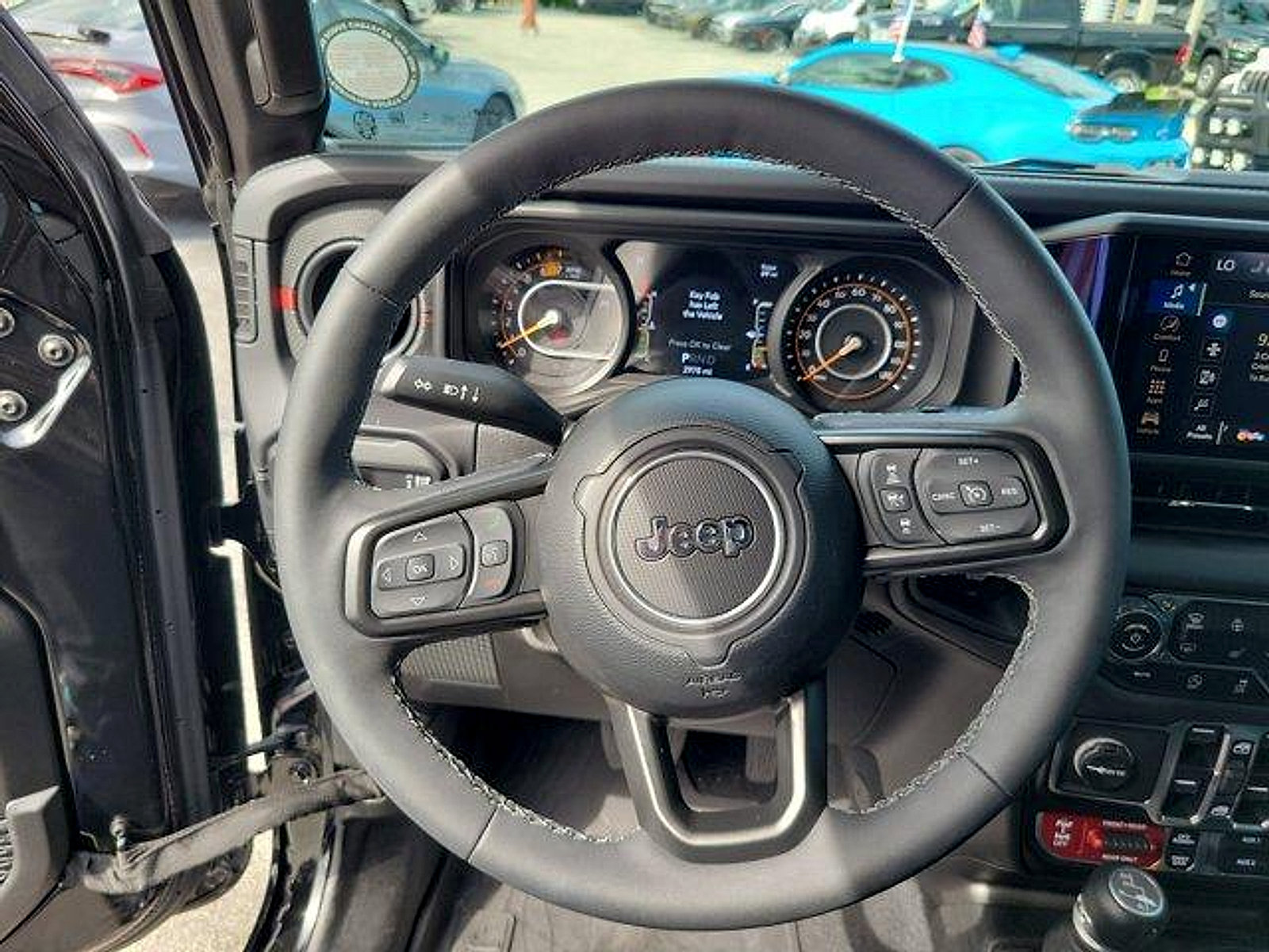 Used 2025 Jeep Wrangler Unlimited Rubicon w/ Convenience Group AWD/4WD image 26