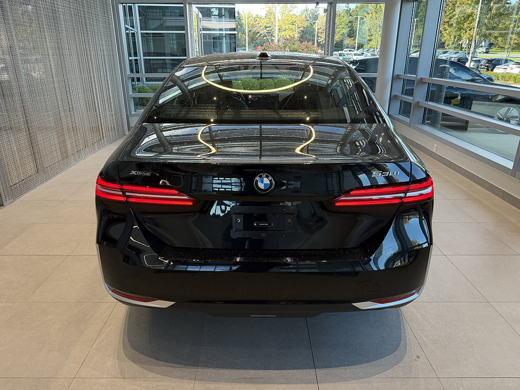 New 2027 BMW 530i xDrive w/ Premium Package AWD/4WD image 5