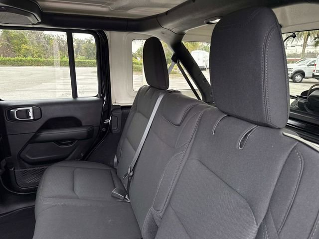 Used 2019 Jeep Wrangler Unlimited Sahara image 11