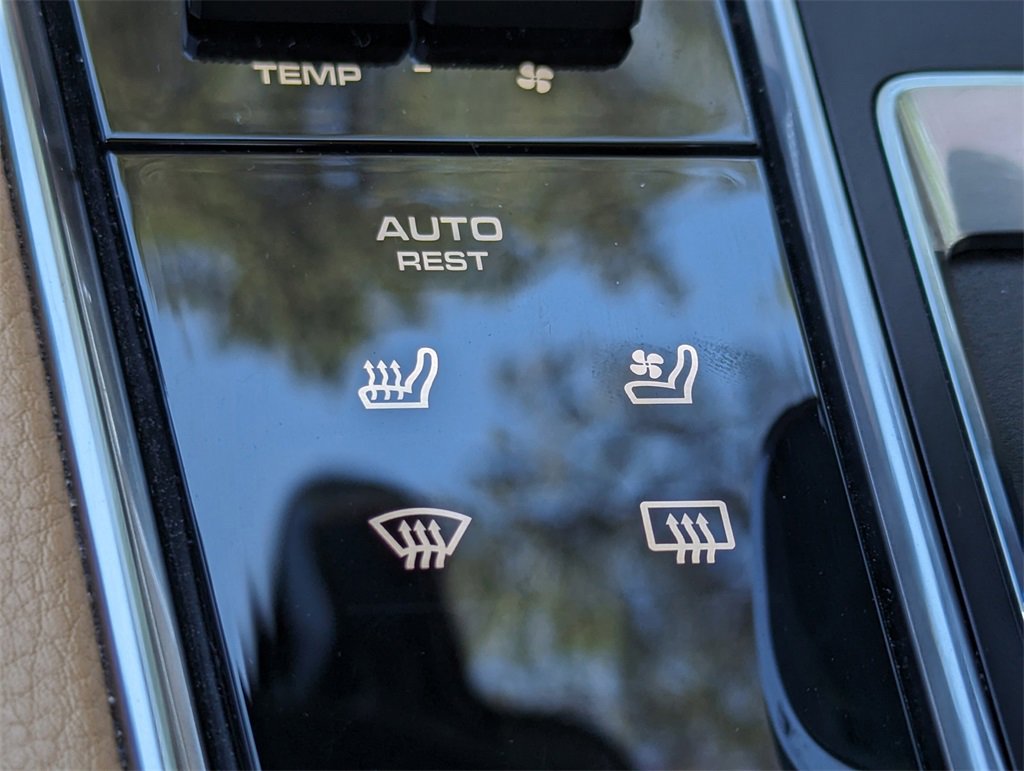 Used 2021 Porsche Panamera image 18