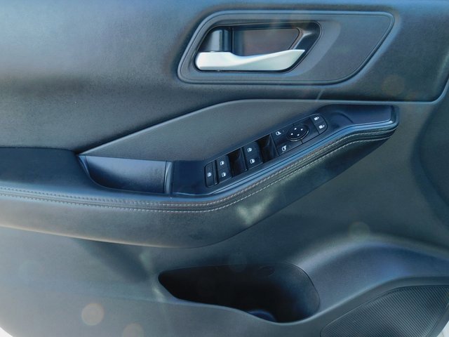 Used 2024 Nissan Rogue SV image 26