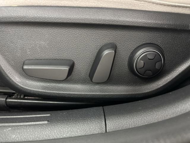 Used 2024 Genesis G70 2.5T image 4